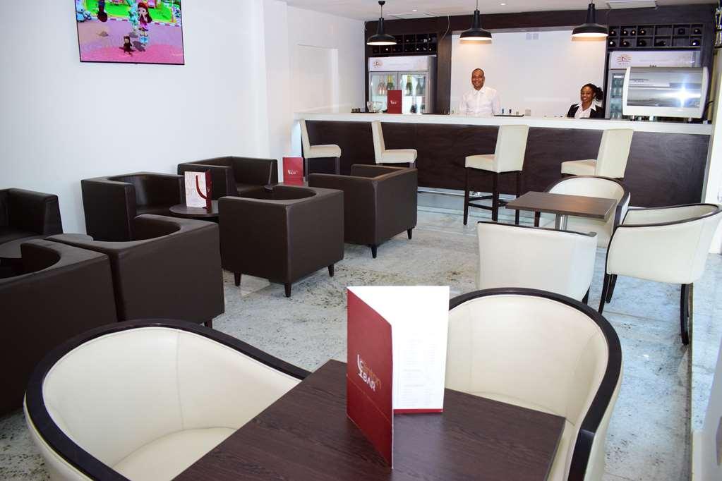 אויו Monty Suites & Golf מסעדה תמונה