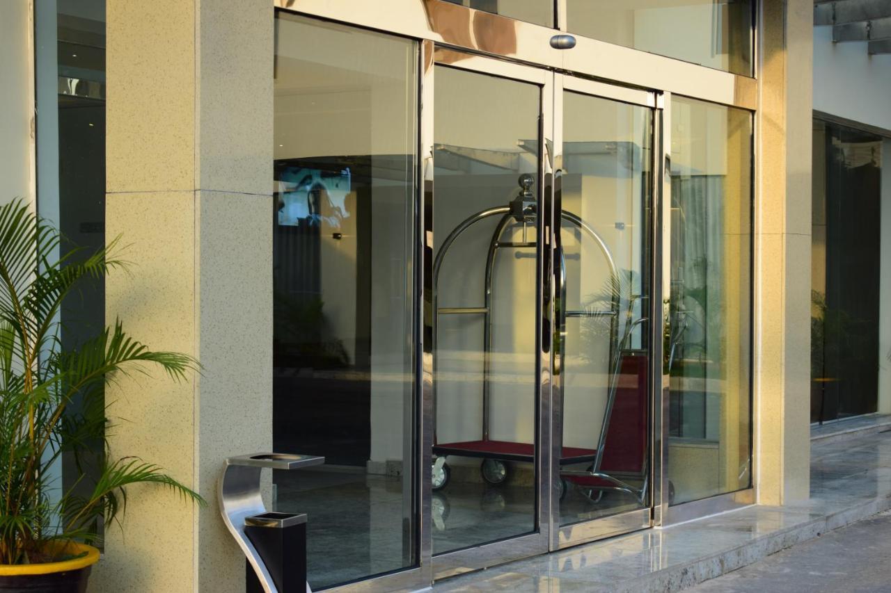 אויו Monty Suites & Golf מראה חיצוני תמונה