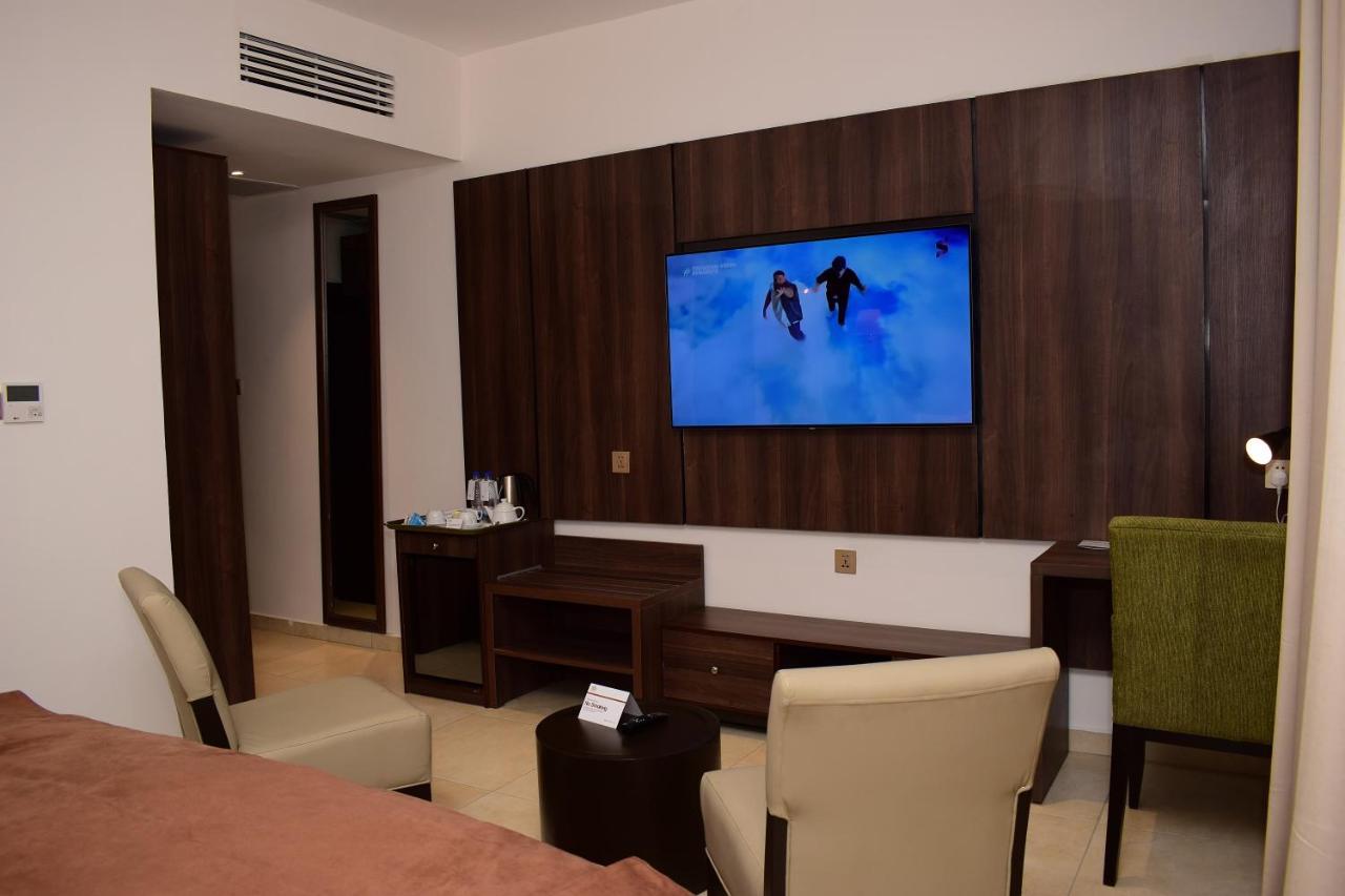 אויו Monty Suites & Golf מראה חיצוני תמונה